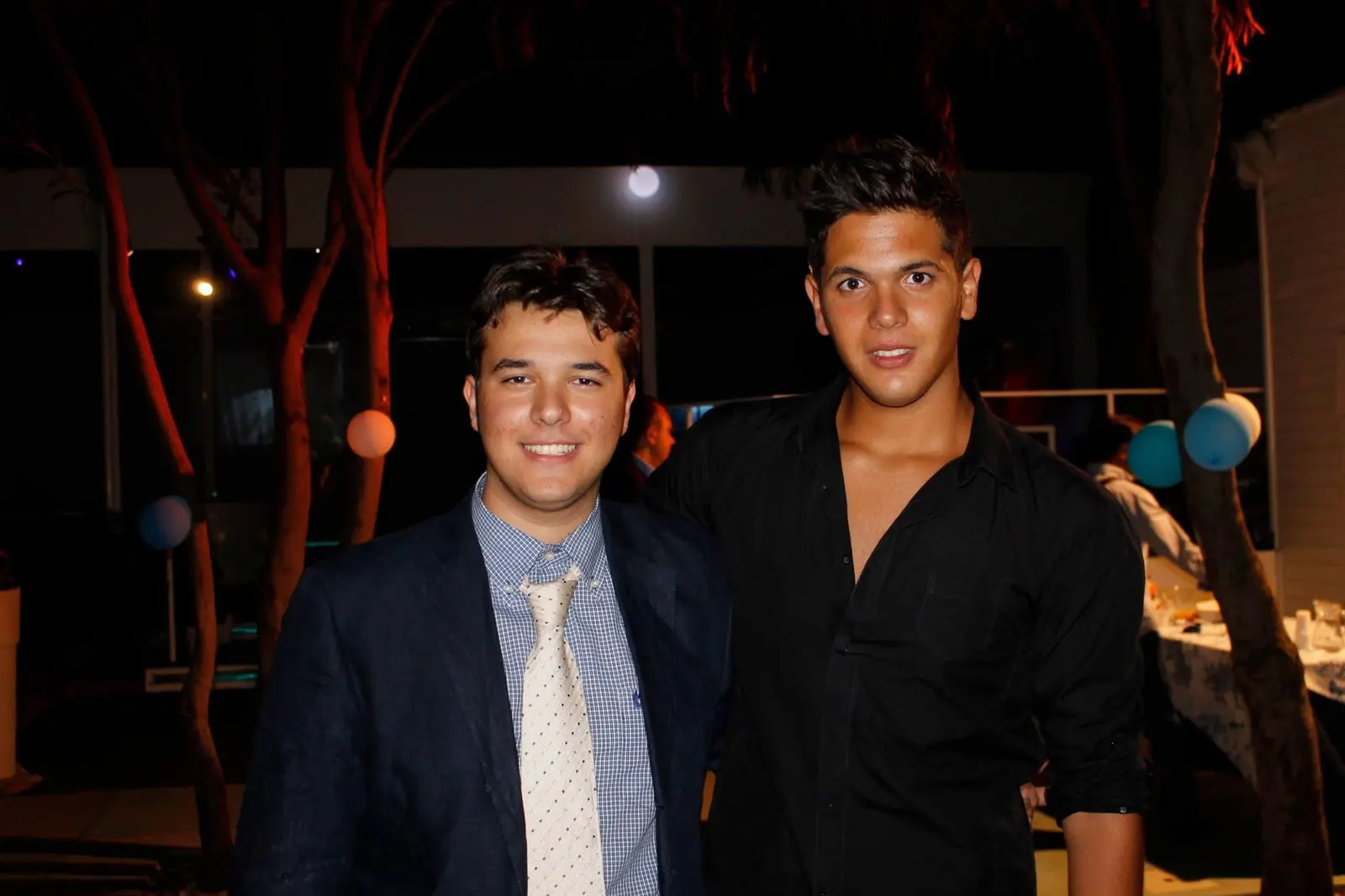 Fabrizio e Federico Sansone da giovani durante una serata