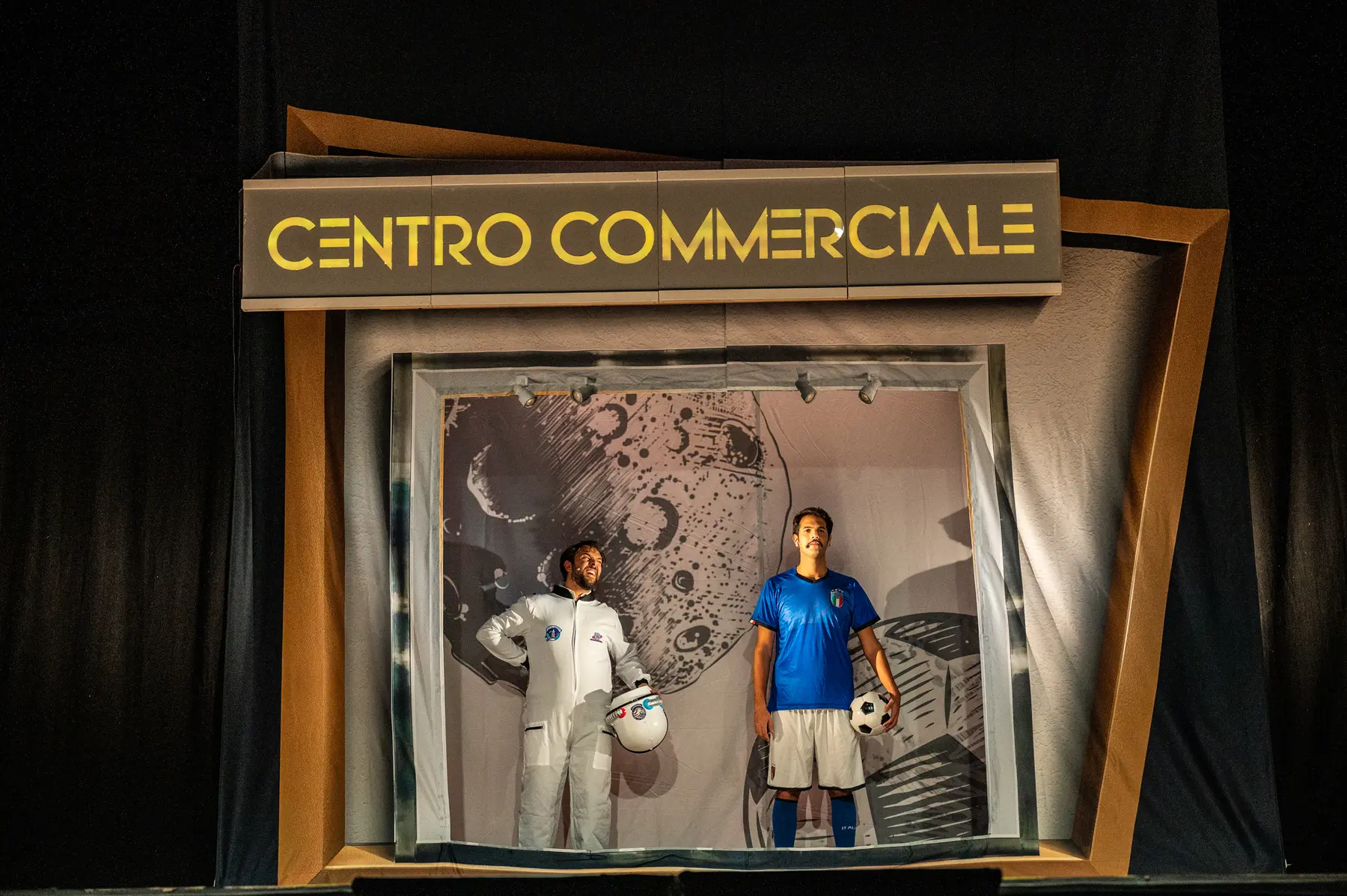I Sansoni sul palco durante lo spettacolo Sogno a tempo determinato